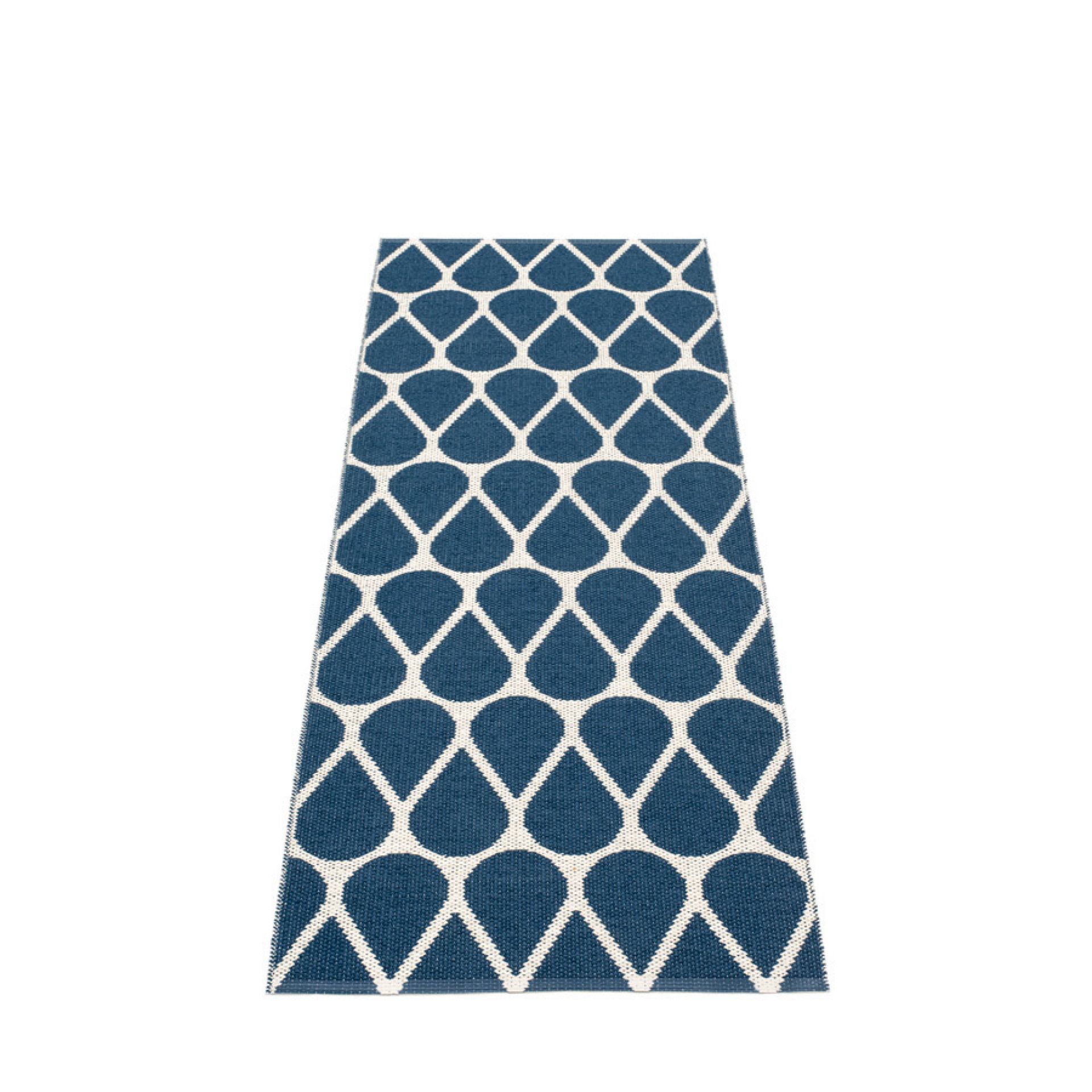 Otis Kunststoffteppich von Pappelina, 70x200 cm, blau mit weißem Tropfenmuster, ideal für Küche und Flur.